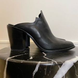 Chinese Laundry black leather mules (size 40)